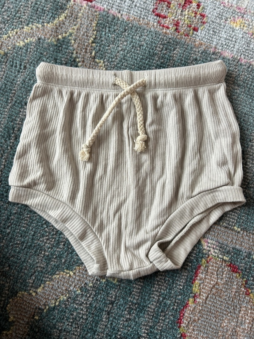 Kyte Kids Ribbed Cream Drawstring Shorts size 4T